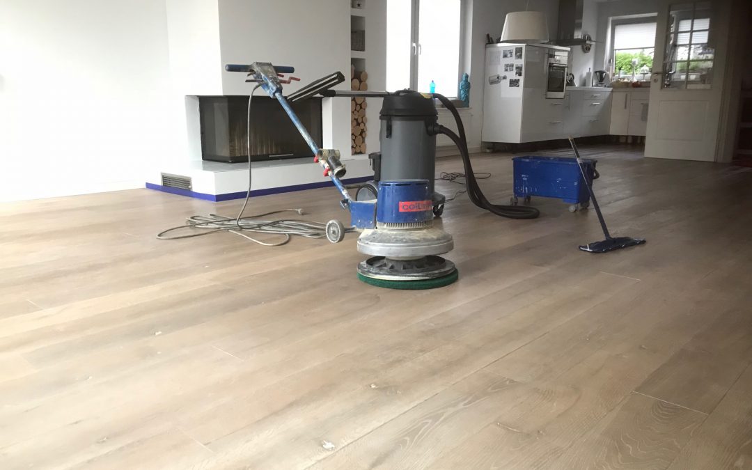 Ver­grau­ung im Par­kett besei­ti­gen Düsseldorf